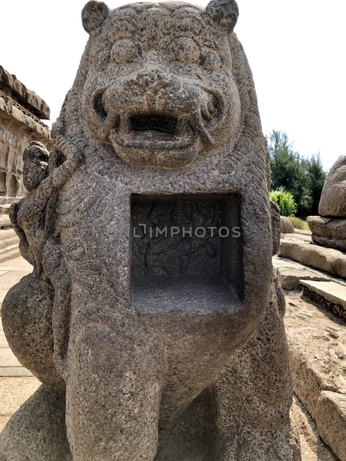 Monolithic sculptures found in the cave temples and it comprised of the group of monuments at Mahabalipuram