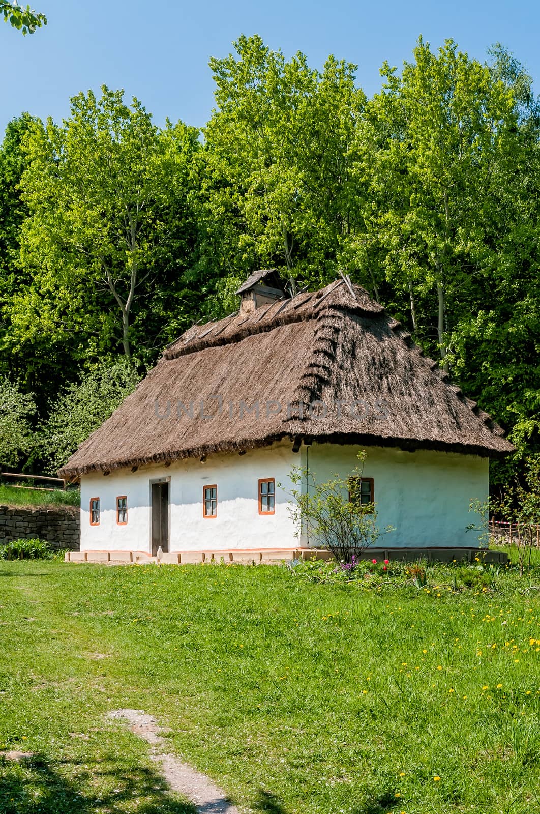 A typical ukrainian antique house by MaxalTamor