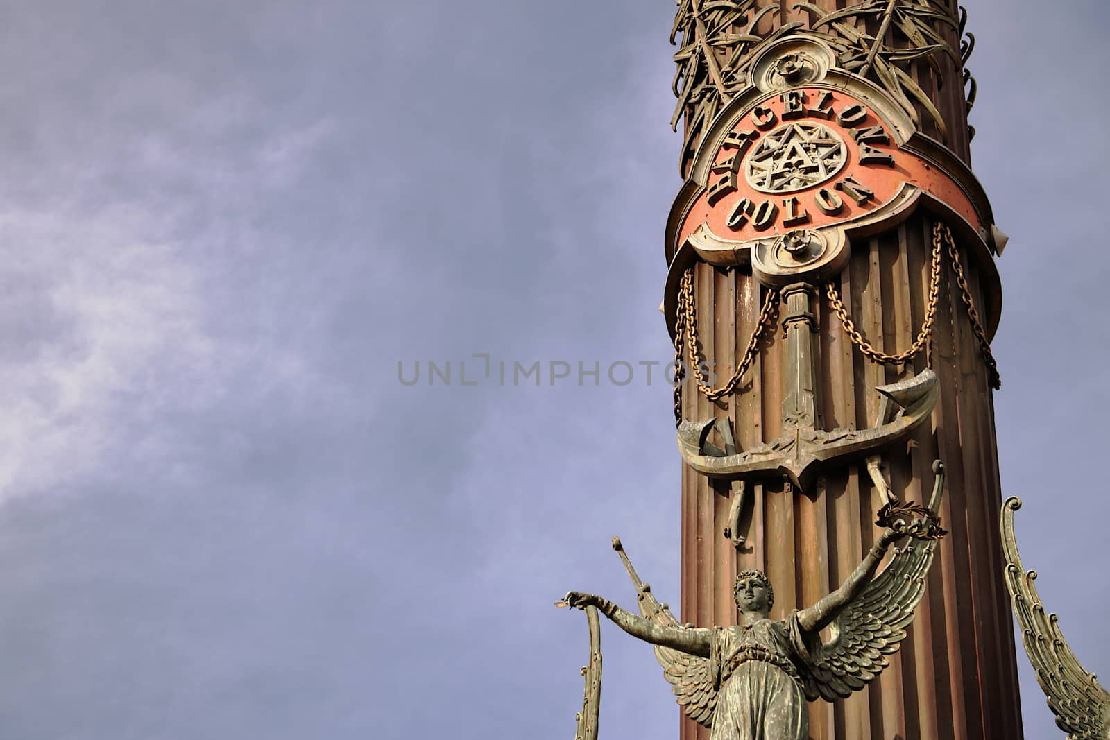 In front of the Port of Barcelona, at the end of the Ramblas stands the monument with the sculpture of the Genoese Cristoforo Colombo.