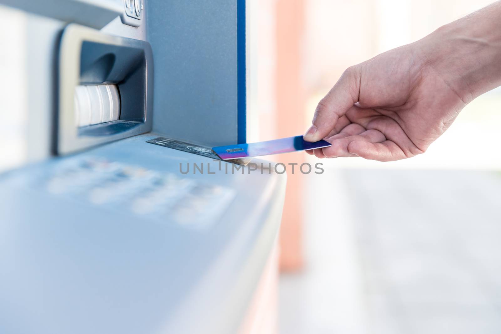 Wireless withdrawal from an ATM by credit card.
