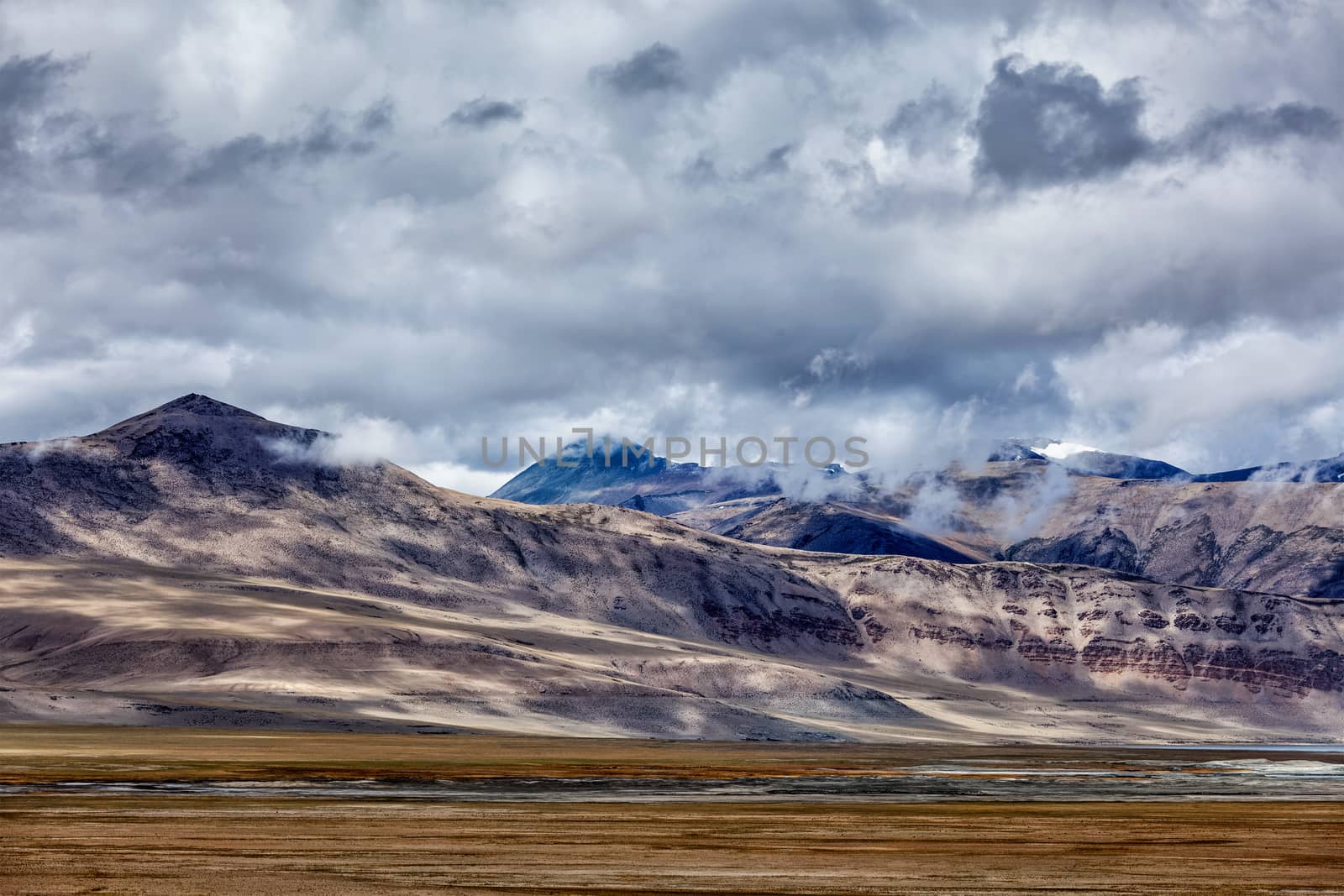 Tso Kar - fluctuating salt lake in Himalayas by dimol