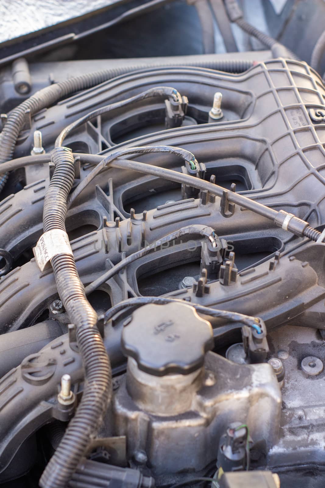 Engine, motor Lada prior. Open the hood. Engine compartment