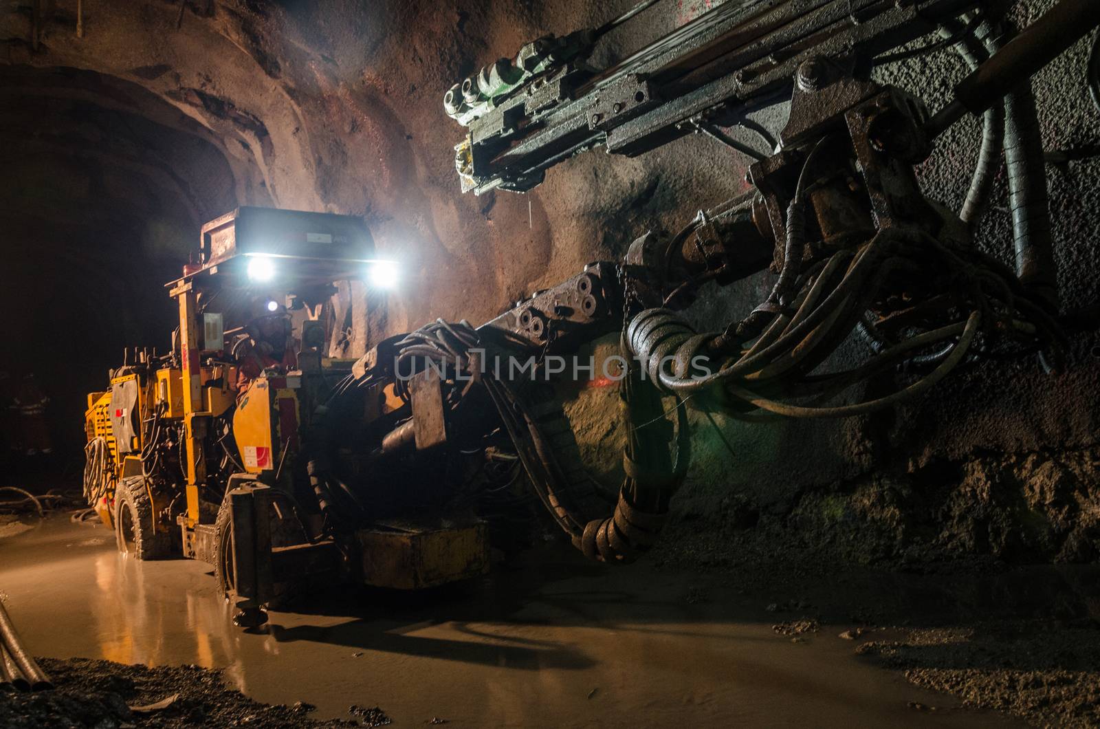 Large mine machine for the extraction of minerals