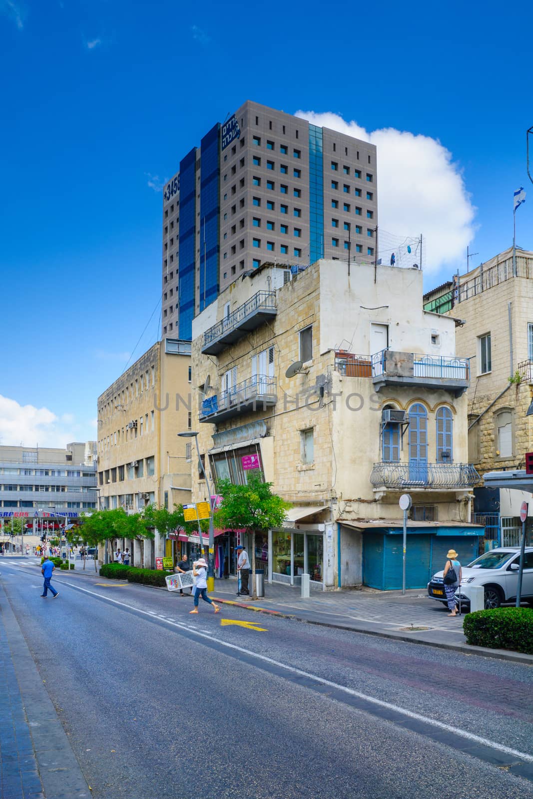 Hadar HaCarmel district, in Haifa by RnDmS