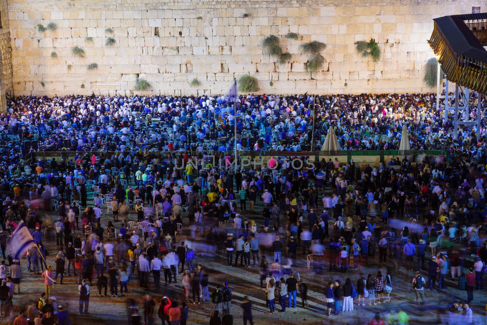 Selichot (Jewish penitential prays) in the Western Wall by RnDmS