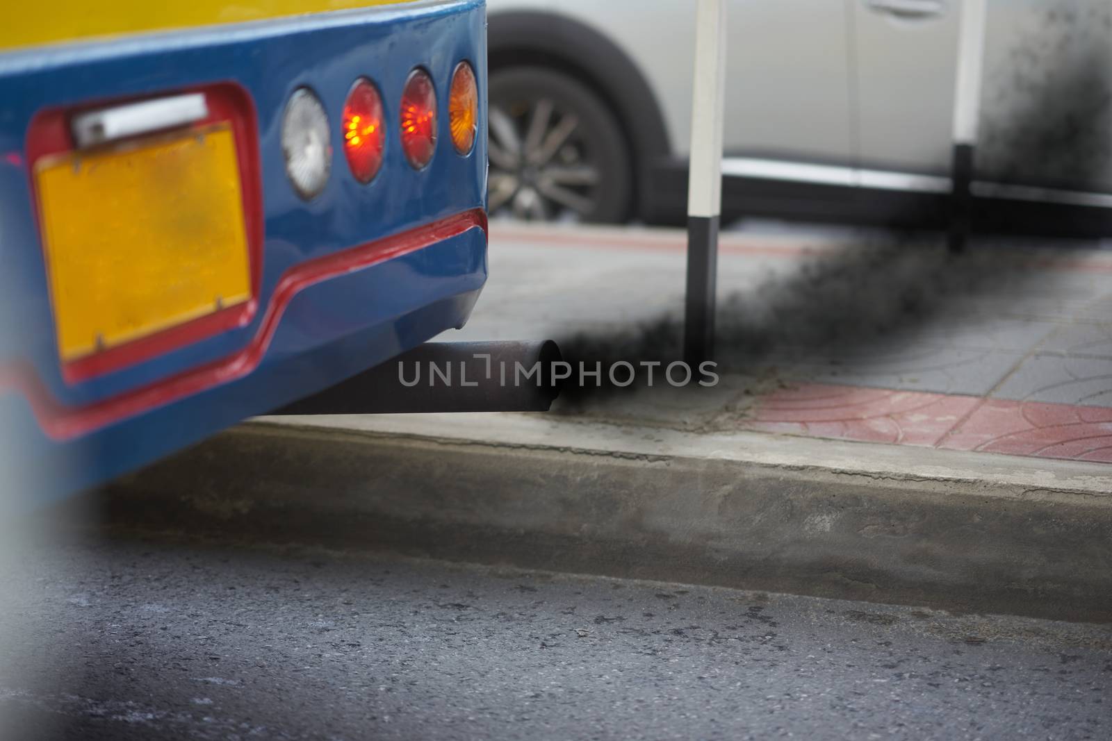 Black smoke from the exhaust pipe