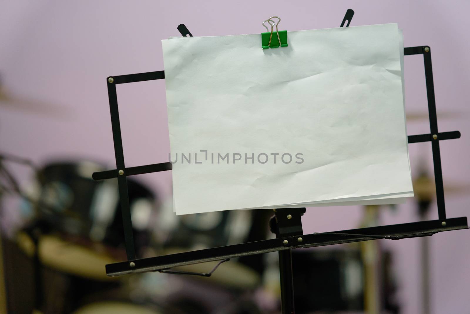 Music stand with Mock up notes paper on blur drum background