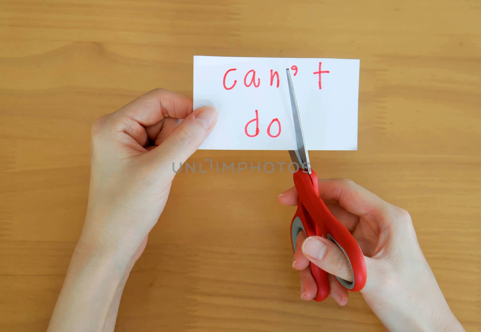 holds card with text can't do on wood plate