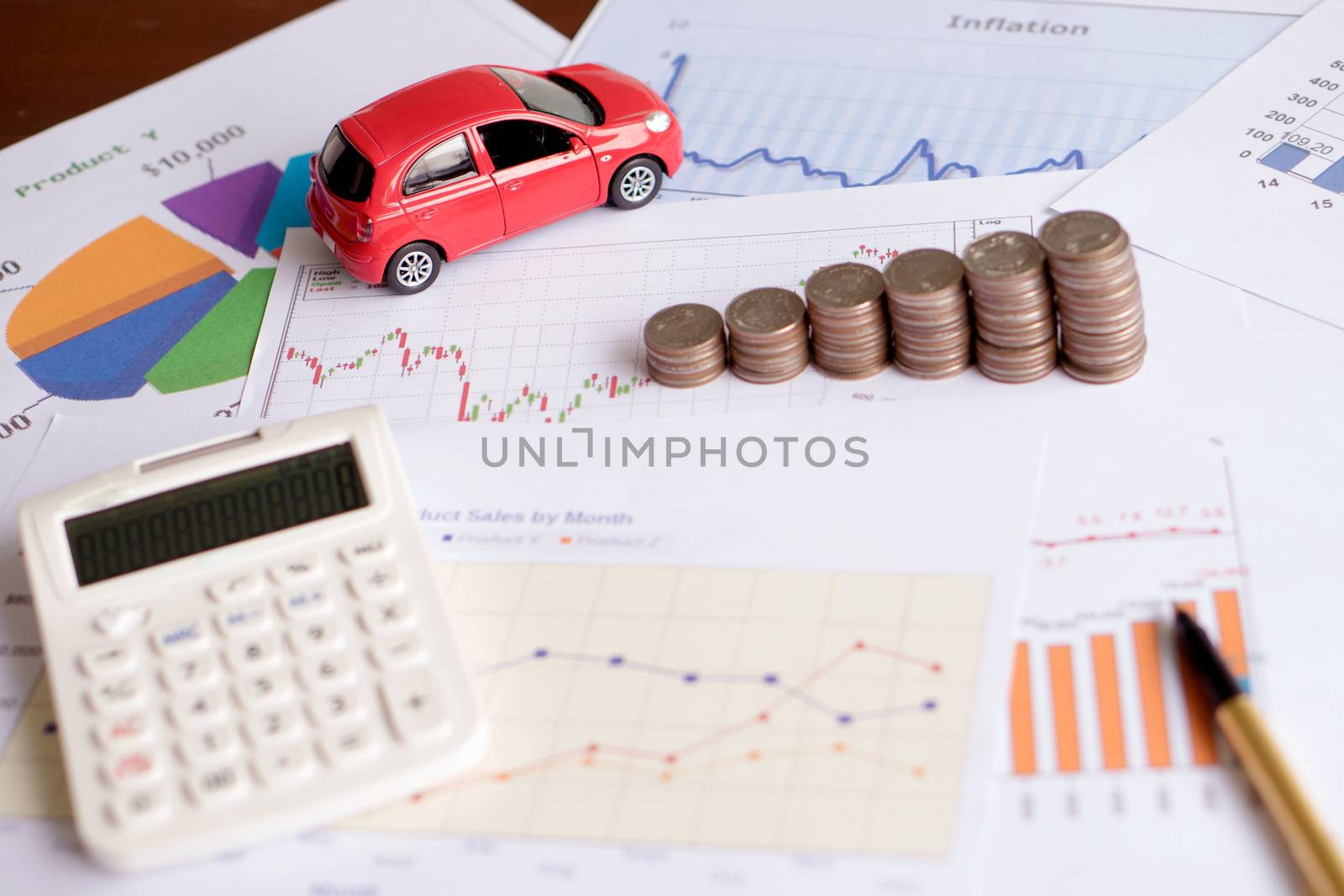 Car expenses calculate with notes and toy car