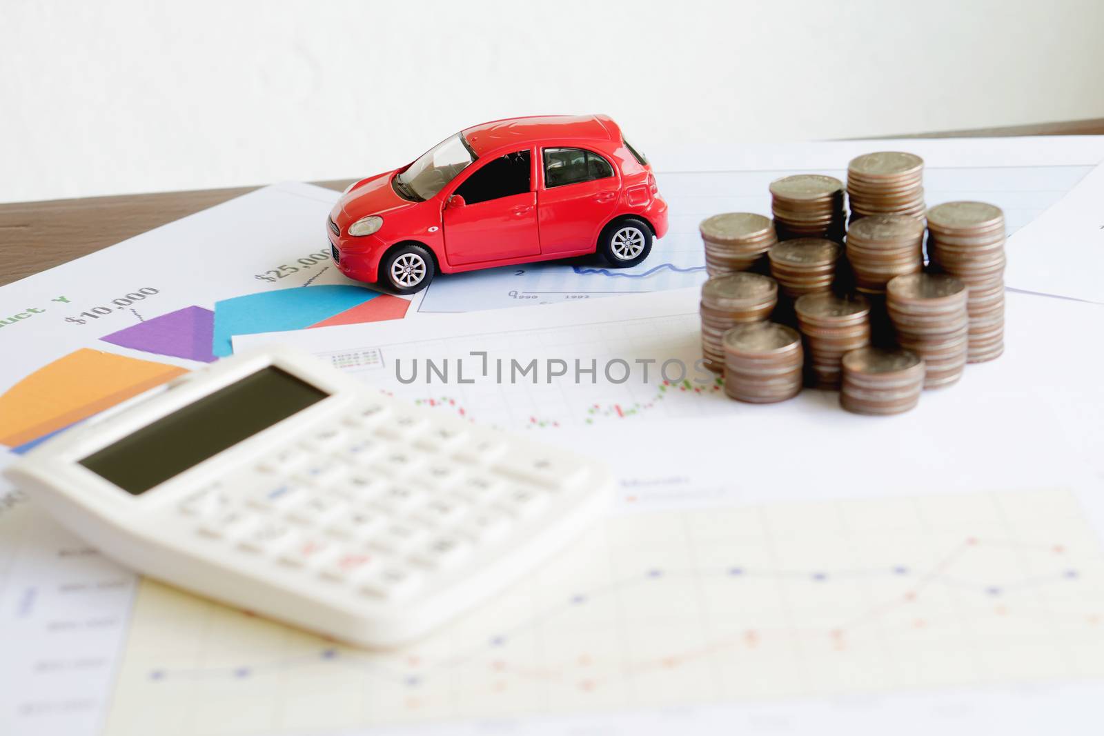 Car expenses calculate with notes and toy car