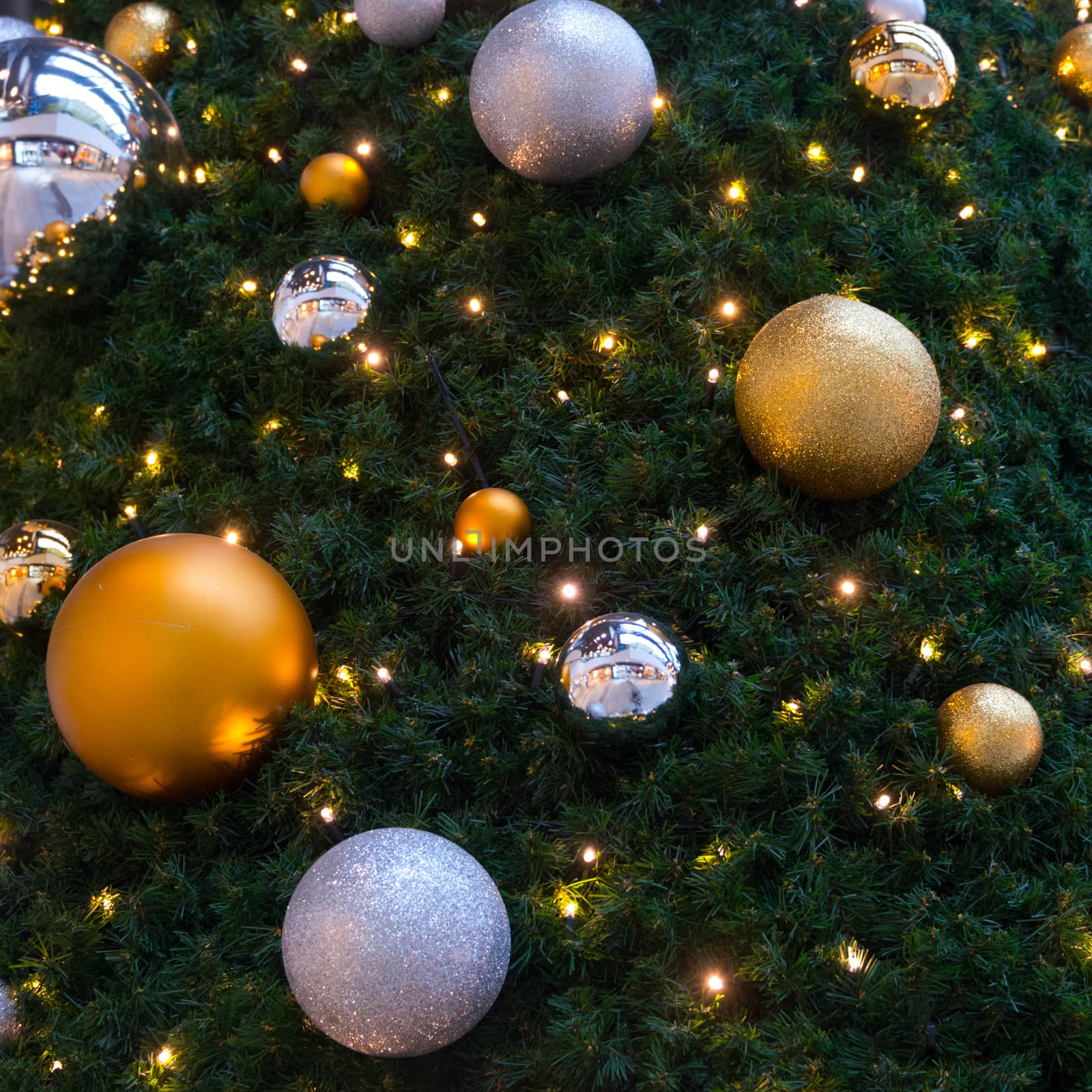 Christmas Tree Baubles by TimAwe