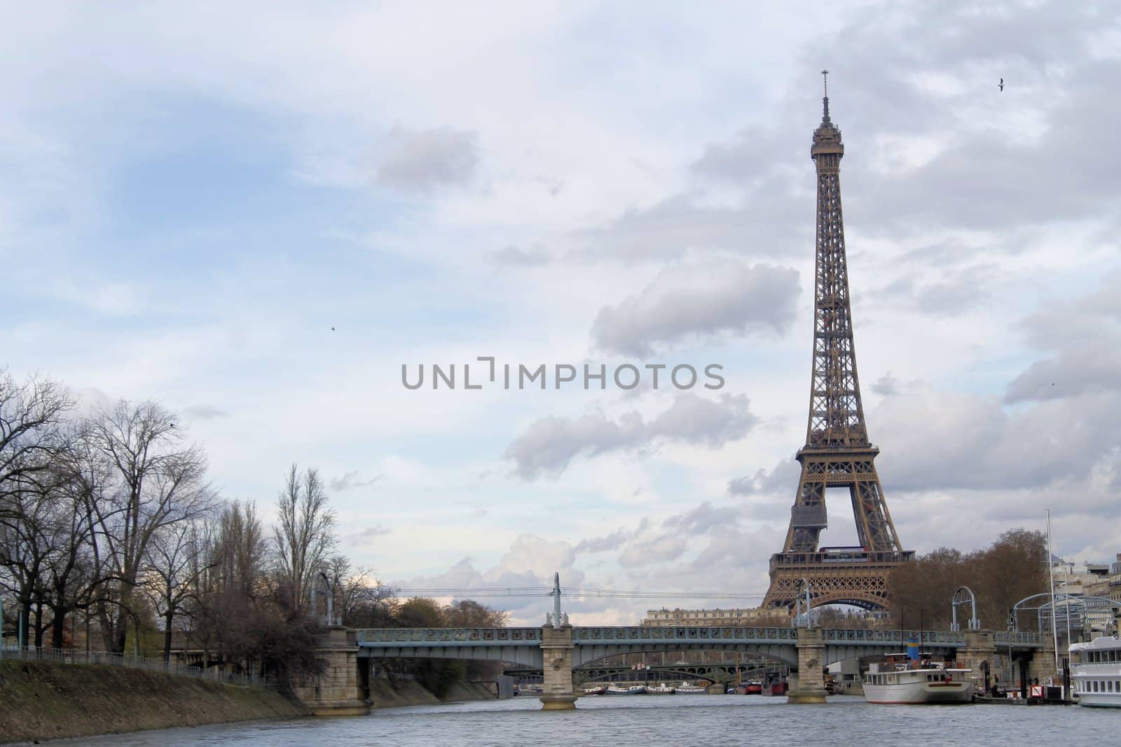 Eifel tower by marcobir