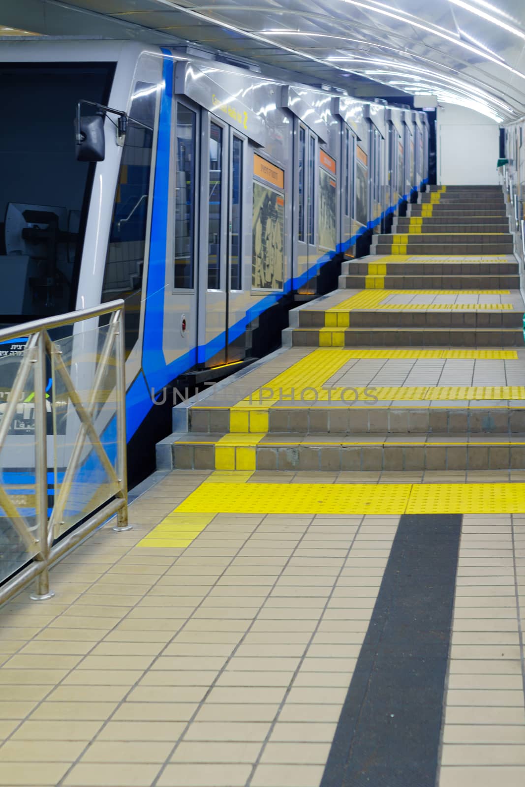 Downtown station of the Carmelit subway by RnDmS