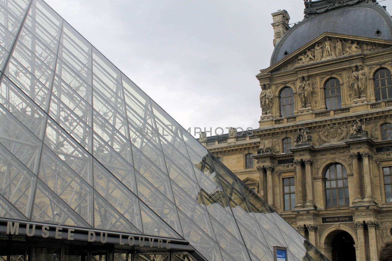 louvre museum by marcobir