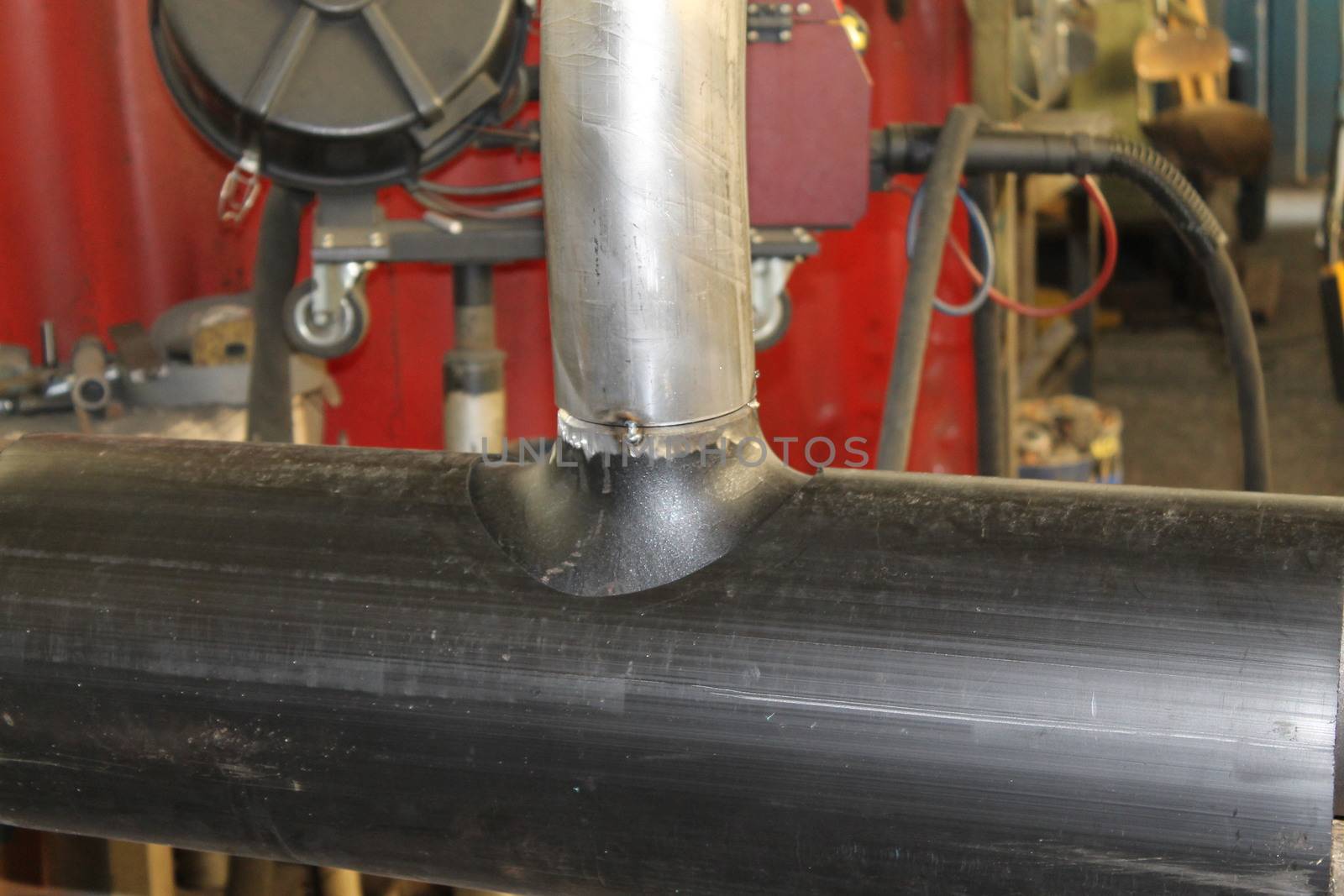 welded iron pipes
