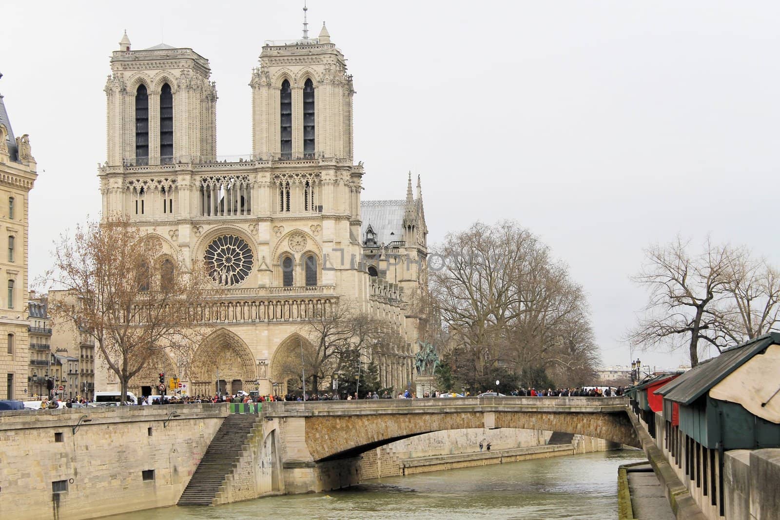 notre dame de paris cathedral in france