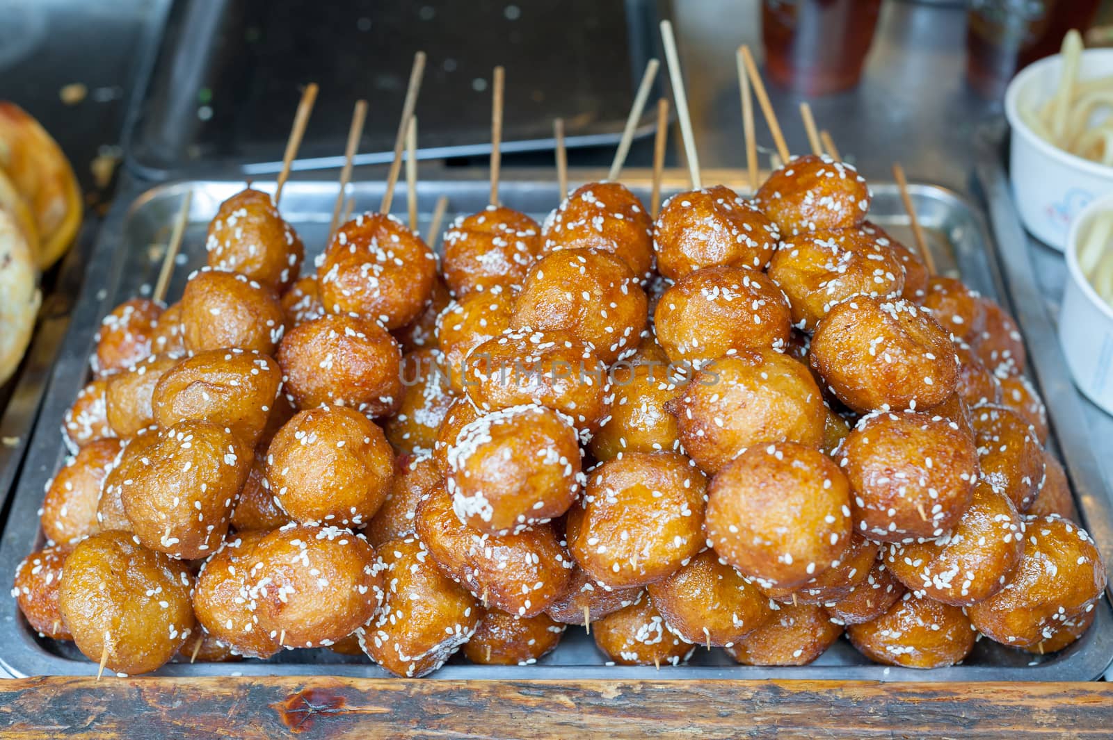 Fried sesame sweet sticky rice balls skewers - Tang You Guo Zi - Chengdu, Sichuan province, China