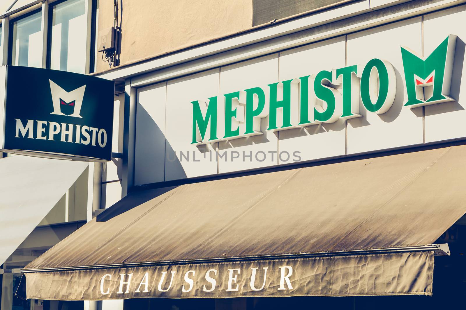 front of a shoe store of the brand Mephisto by AtlanticEUROSTOXX
