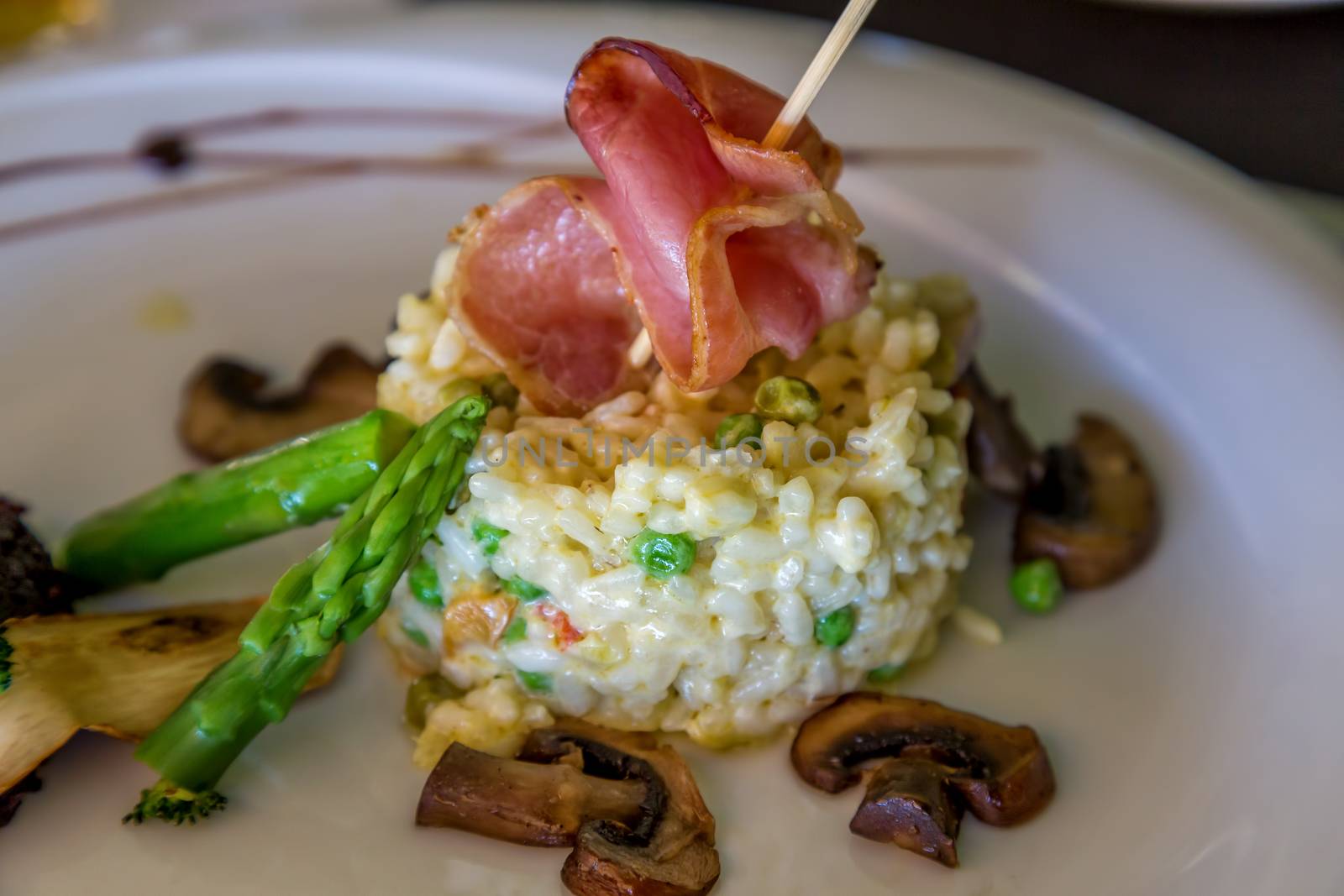 Risotto with mushrooms, fresh herbs and parmesan ham. by Digoarpi