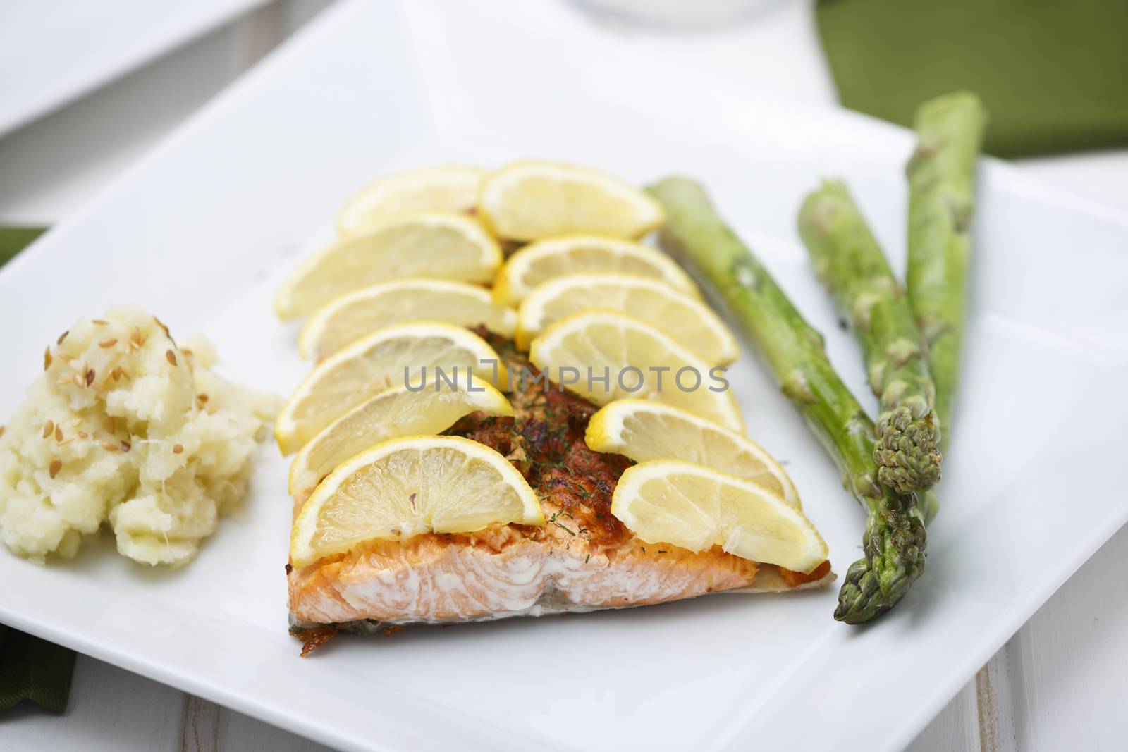 Salmon grilled with cauliflower mashed and asparagus.