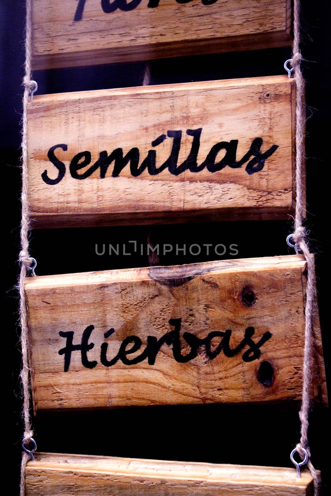 Wooden poster with infusions written in spanish
