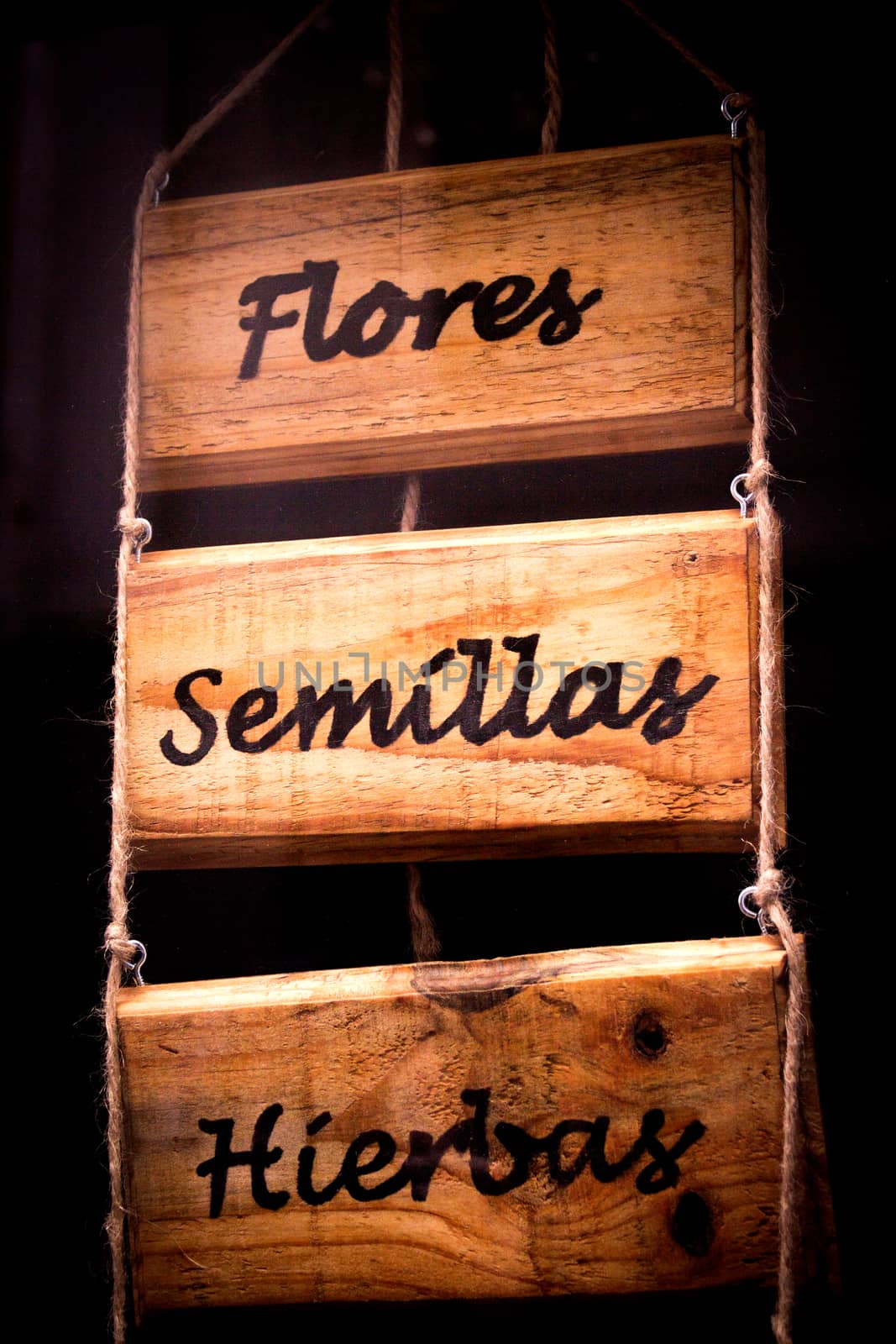 Wooden poster with infusions written in spanish