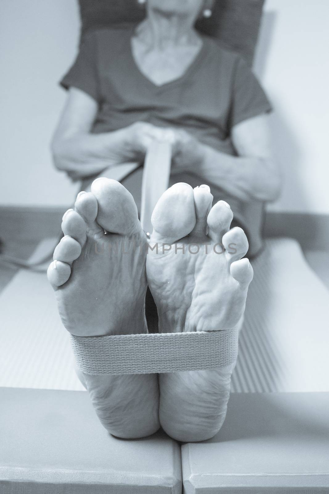 Exercises to strengthen and relax muscles in older people