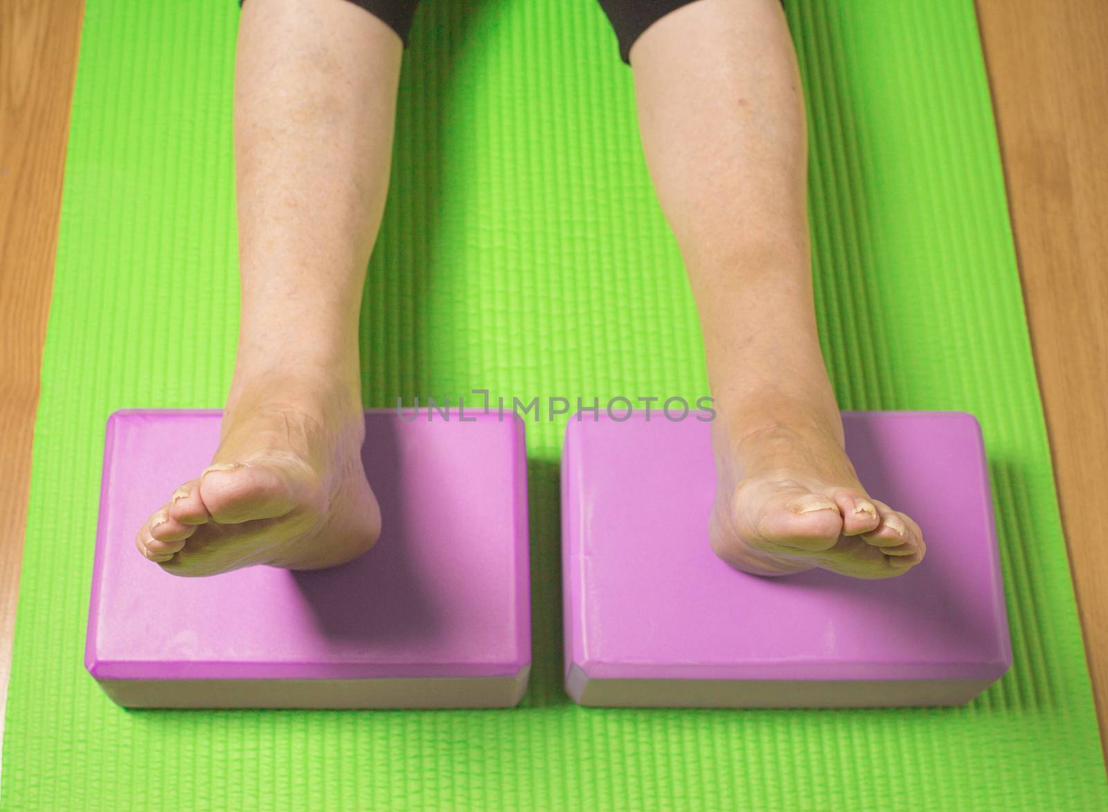 Exercises to strengthen and relax muscles in older people