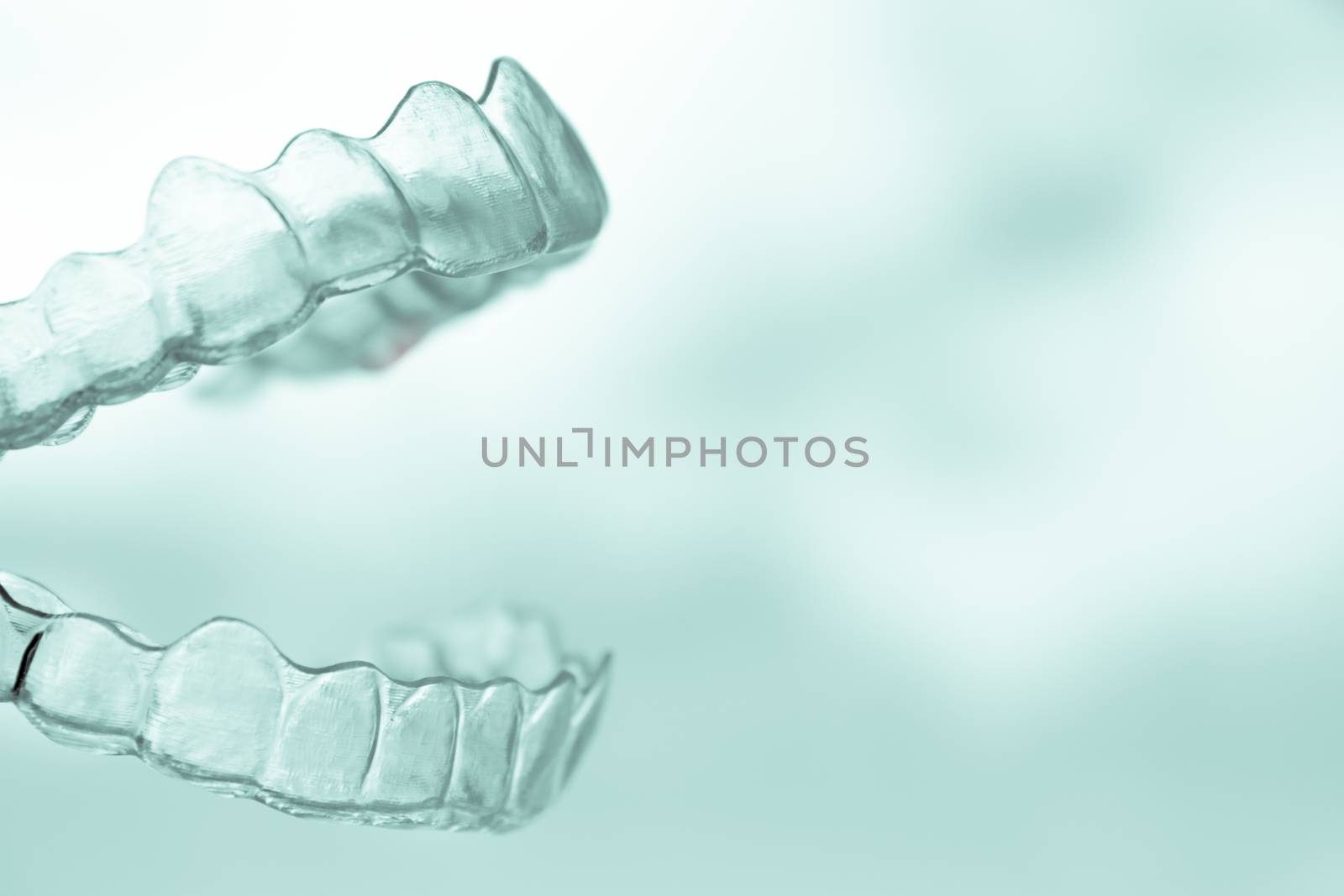 Invisible orthodontics to align the teeth