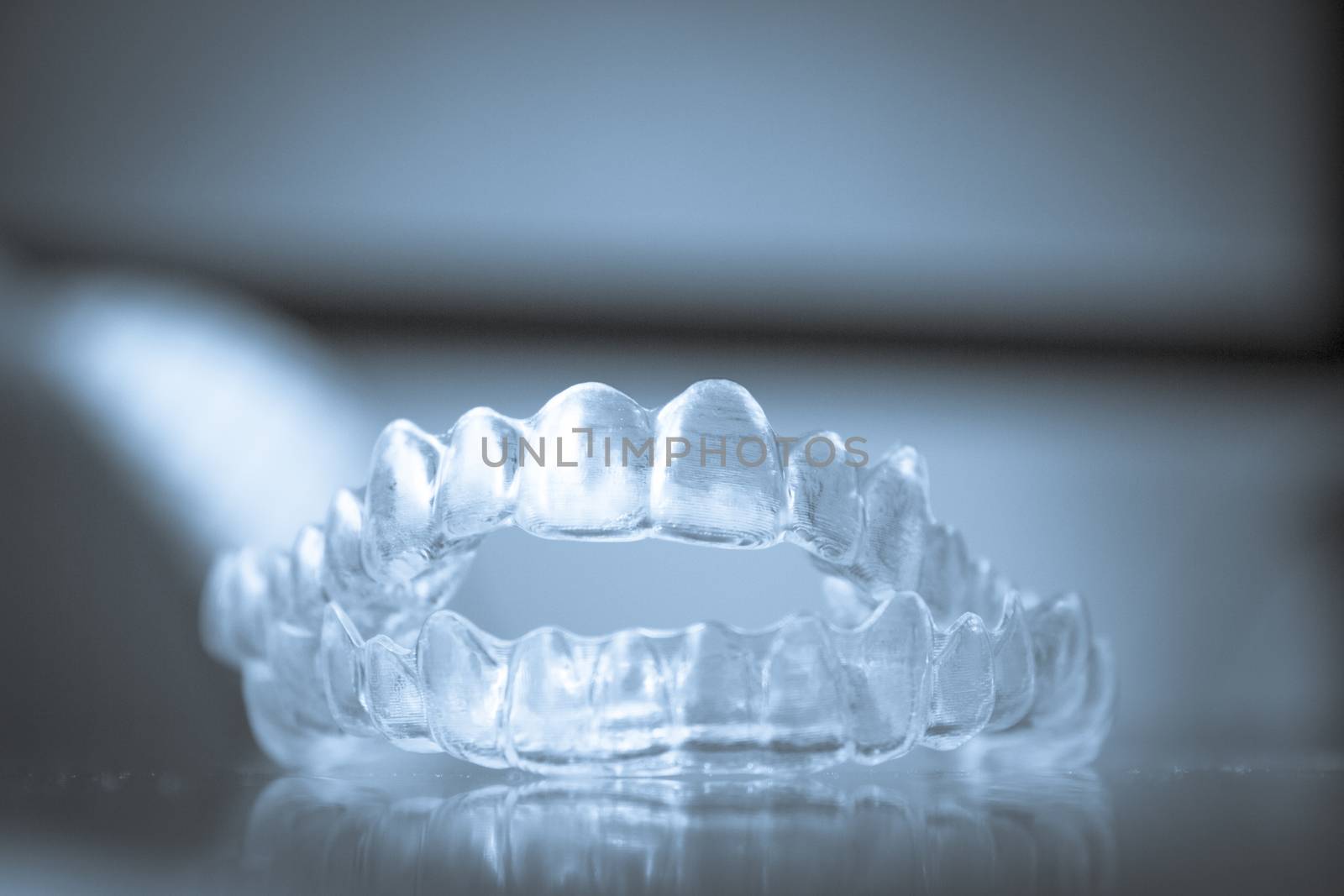 Invisible orthodontics to align the teeth