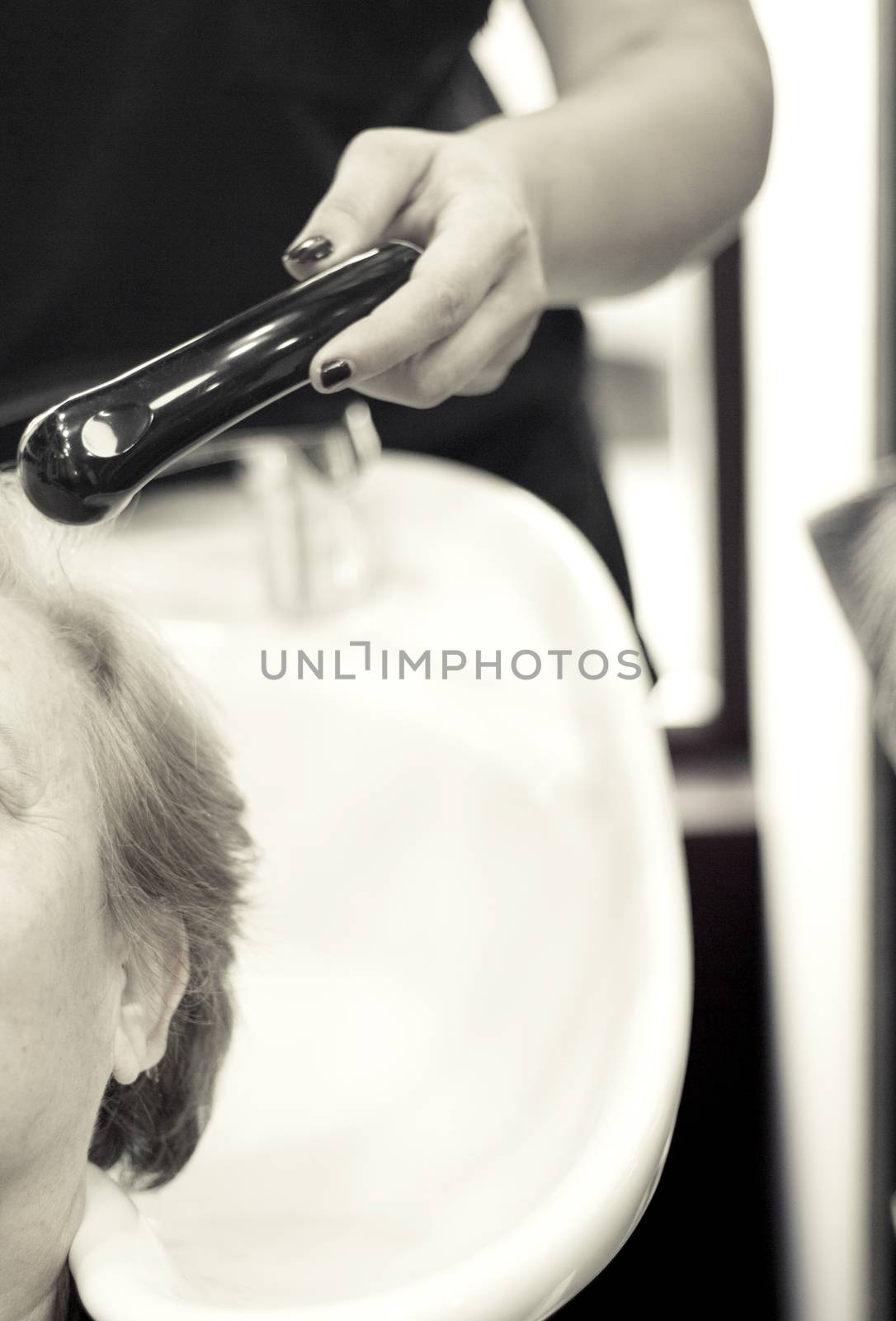 Hairdresser washing the head of a client. Hair not yet wet