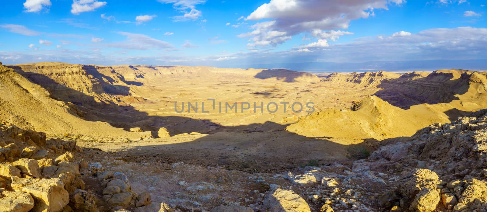 Panoramic view of HaMakhtesh HaKatan (small crater) by RnDmS