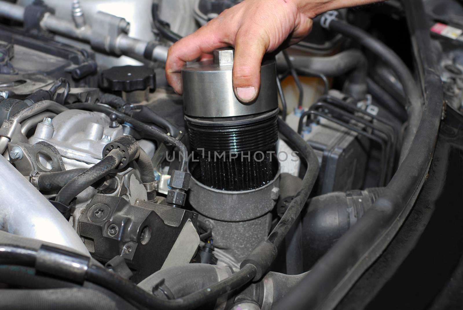 mechanic in the hand, remove car oil filter