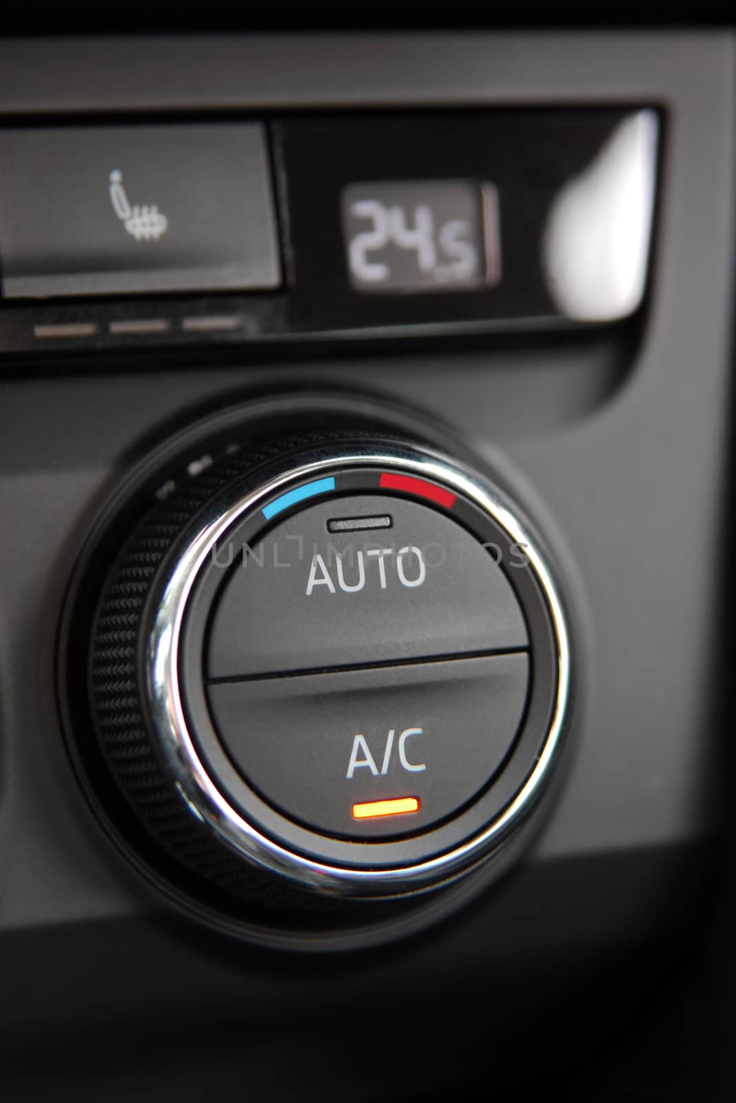 manual switches the air conditioning on the dashboard of the car