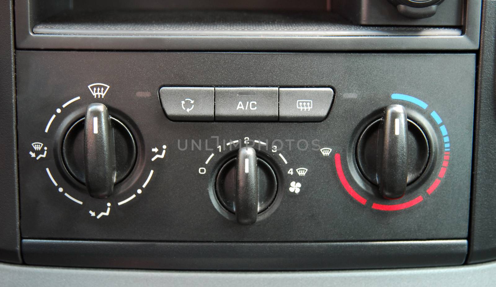 manual switches the air conditioning on the dashboard of the car