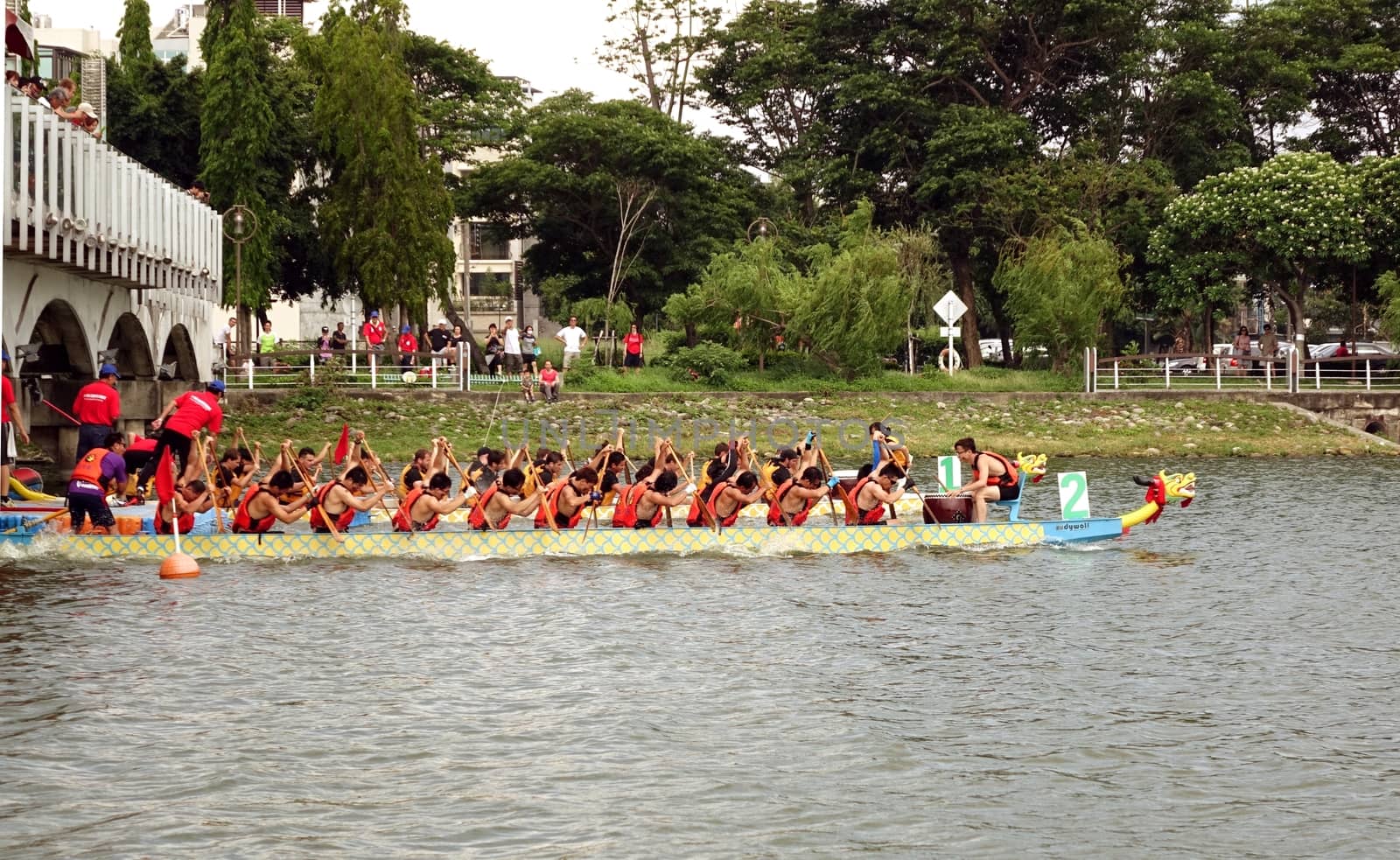 KAOHSIUNG, TAIWAN - MAY 25, 2014: Two unidentified teams compete in the 2014 Dragon Boat Races on the Lotus Lake.