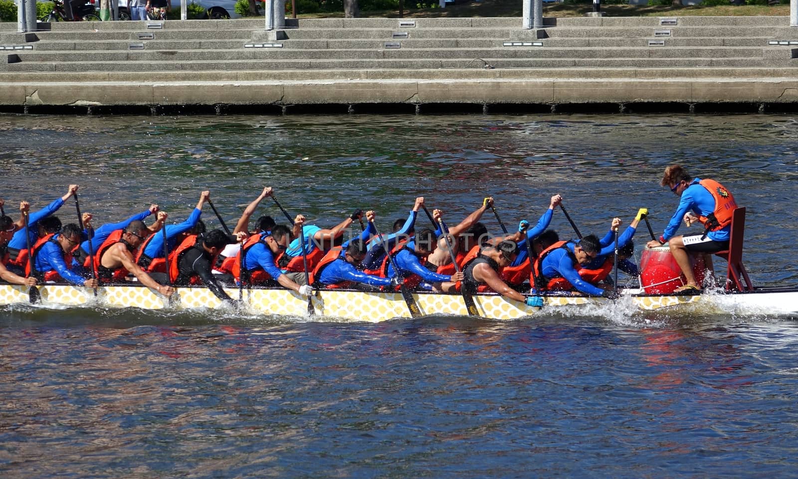 KAOHSIUNG, TAIWAN -- JUNE 14, 2015: An unidentified team of rowers trains for the upcoming Dragon Boat Races on the Love River.