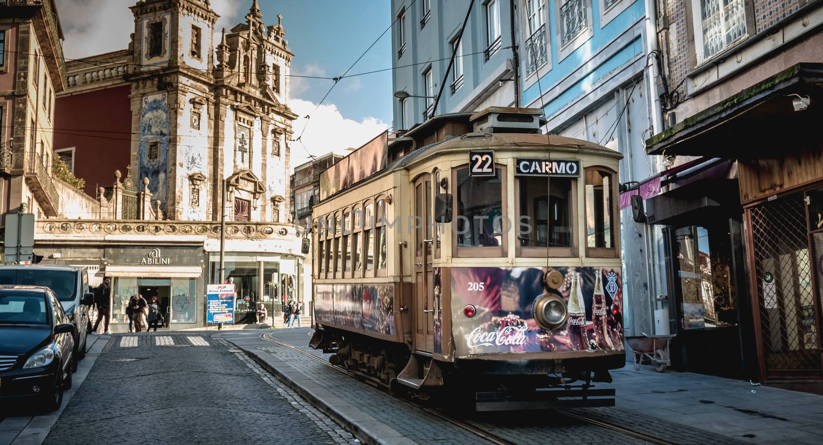 Traditional electric tram flowing through the streets of Porto,  by AtlanticEUROSTOXX