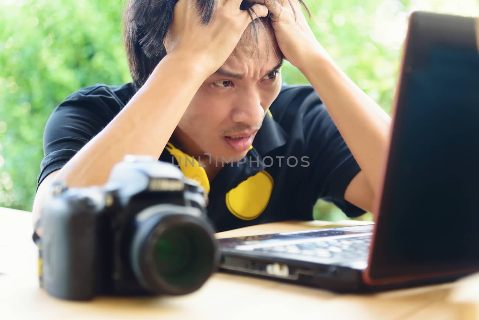 Photographer be nervous with job in notebook