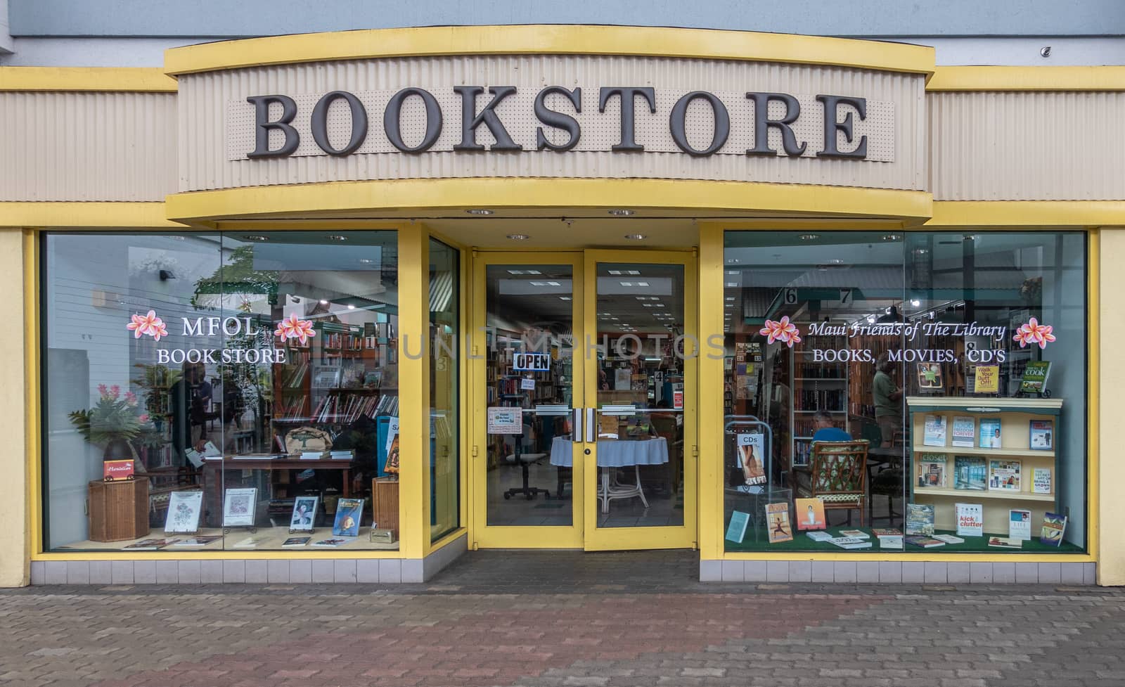 Kahului, Maui,, Hawaii, USA. - January 12, 2020: Bookstore at Queen Kaahumanu shopping center. Black letters on beige wall. Windows framed in yellow.