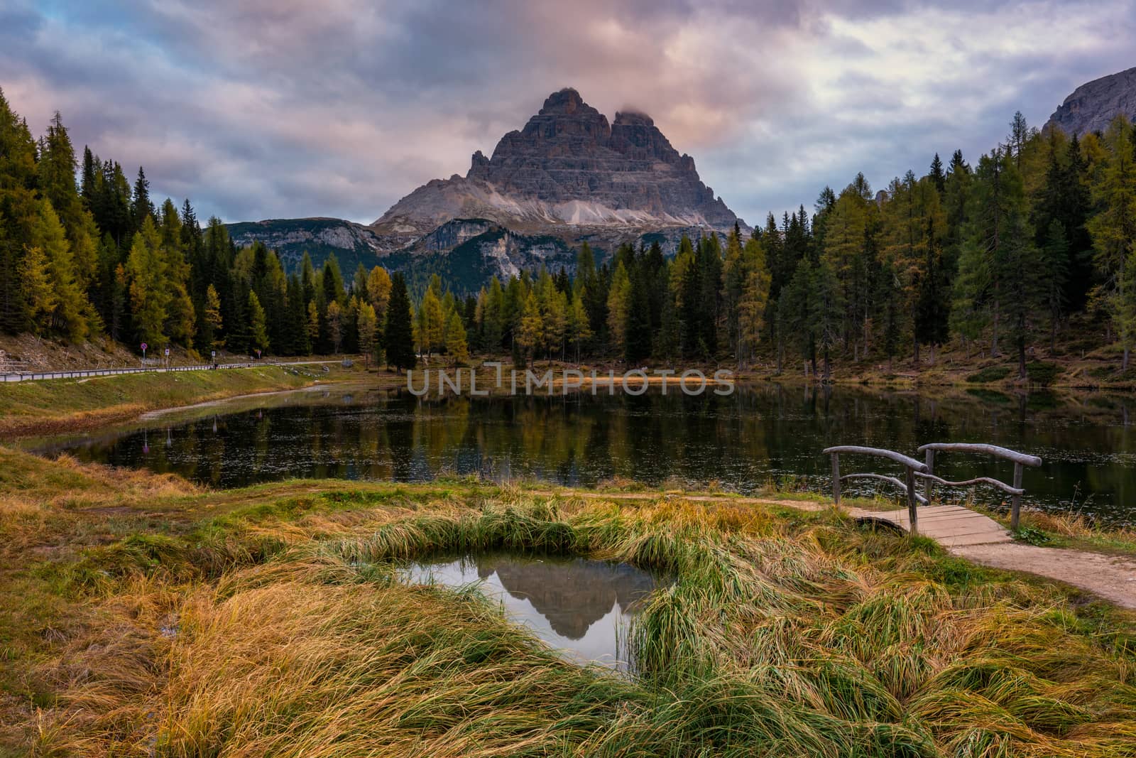 Lake Antorno (Lago di Antorno) located in Dolomites area, Belluno Province, Italy. Lake Antorno, Three Peaks of Lavaredo, Lake Antorno and Tre Cime di Lavaredo, Dolomites, Italy.