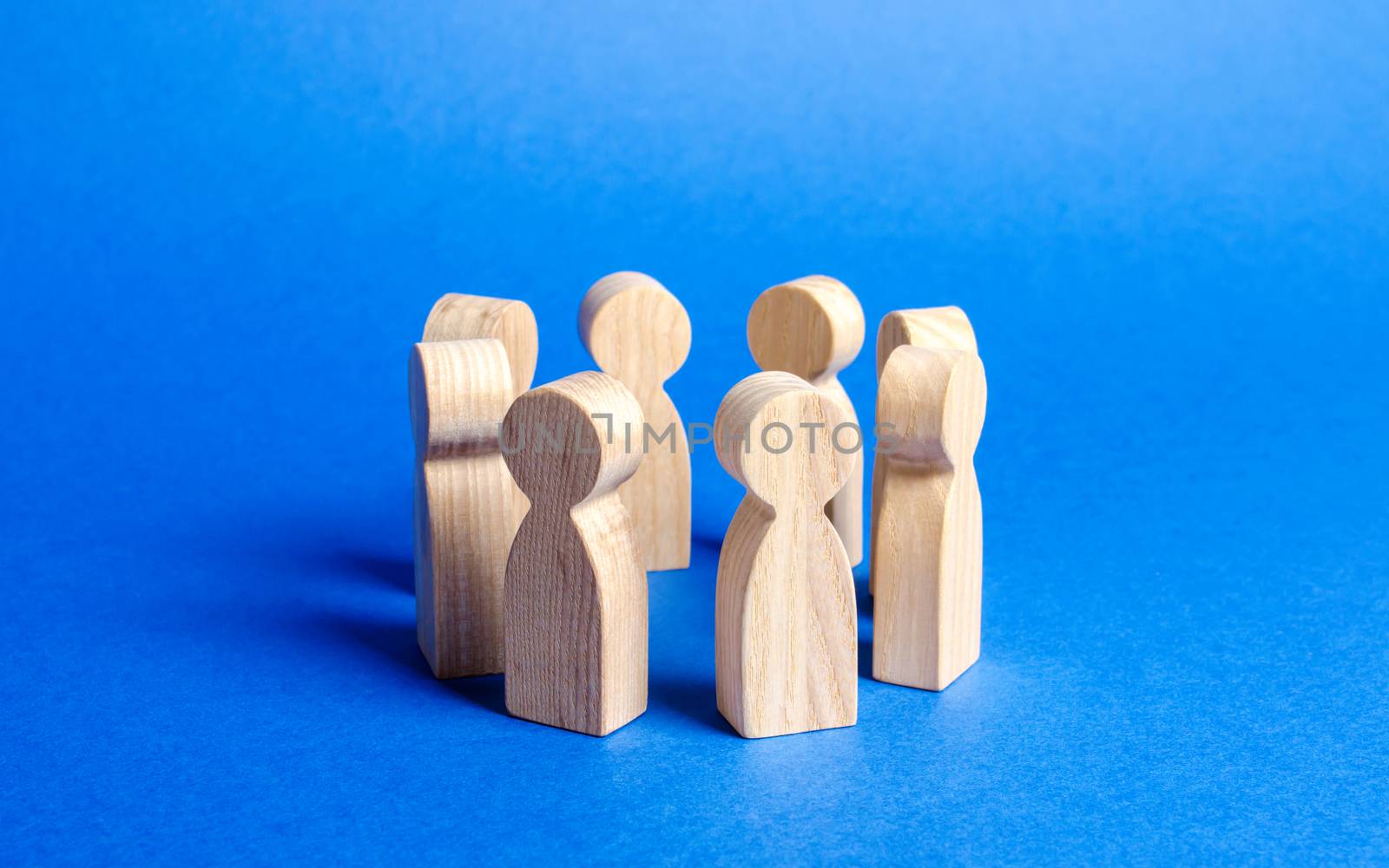 People figurines stand in a circle. discussion, cooperation. Employees briefing. Organization of work and processes. Meeting at work, negotiating a plan of action. teamwork. Society and community.