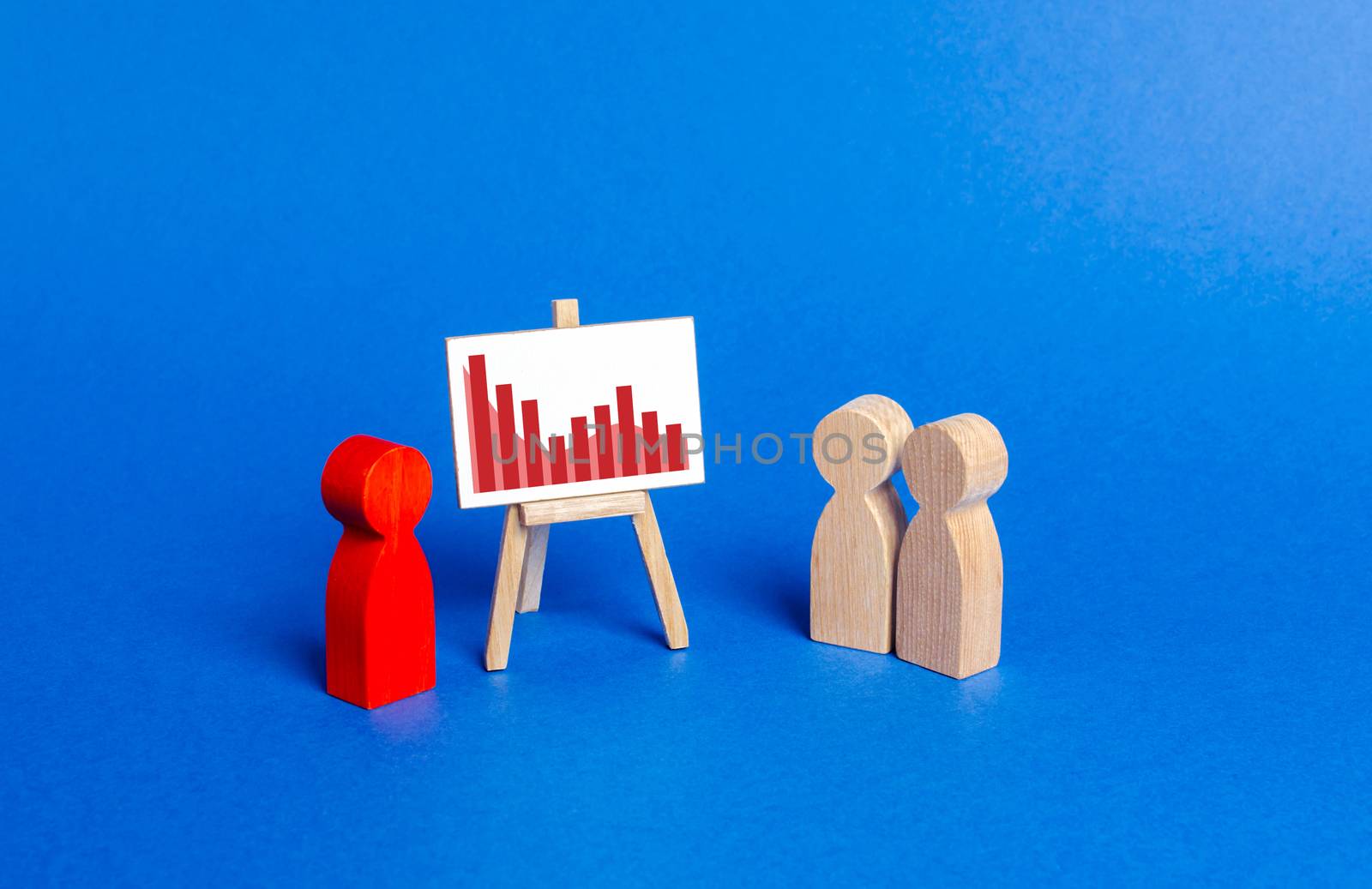 Red figurine of a man holds a presentation. Negative trend chart. Falling sales and profits, rising costs and losses. Bad times for business. information market analysis. Rogue, illegal scheme. by iLixe48