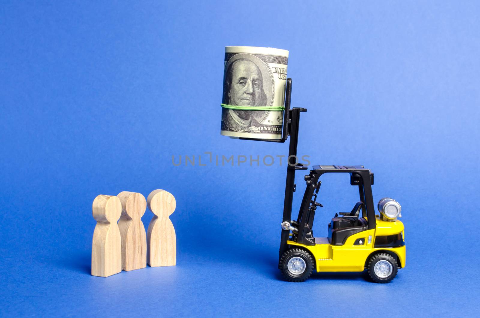 Yellow forklift raised to the height of the bundle of money unattainable for people below. Main prize, puzzle, contract. Crowdfunding and collecting money. Execution of the contract.