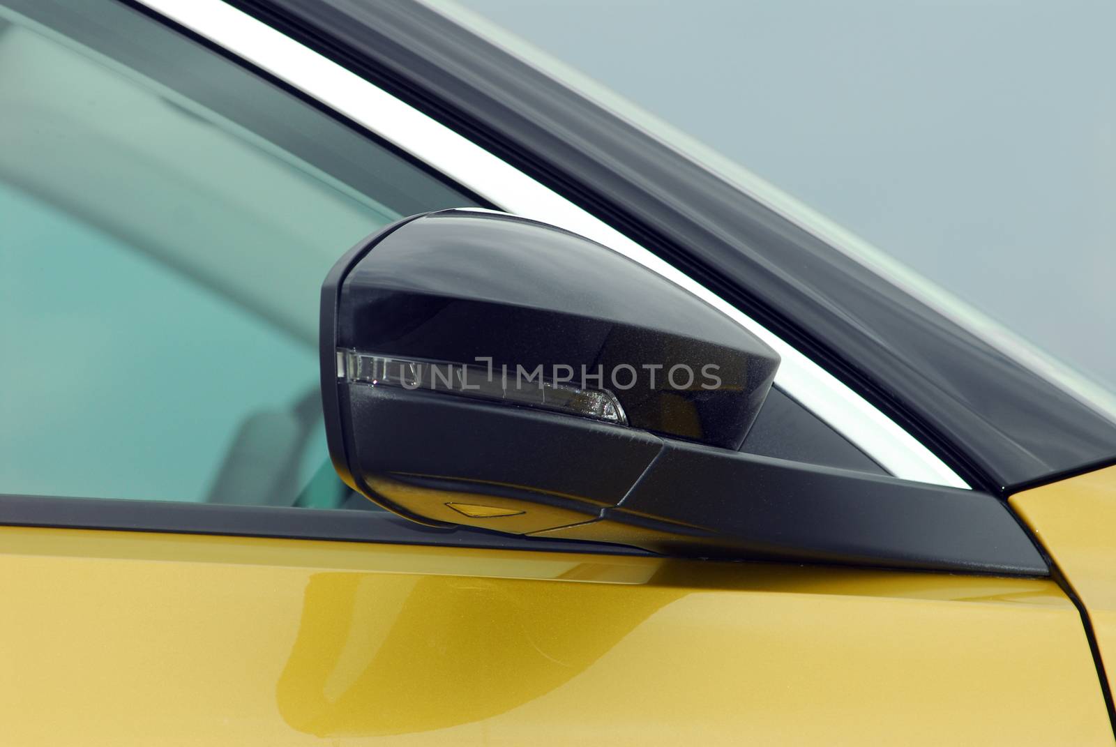 Side mirror with turn signal of a car by aselsa