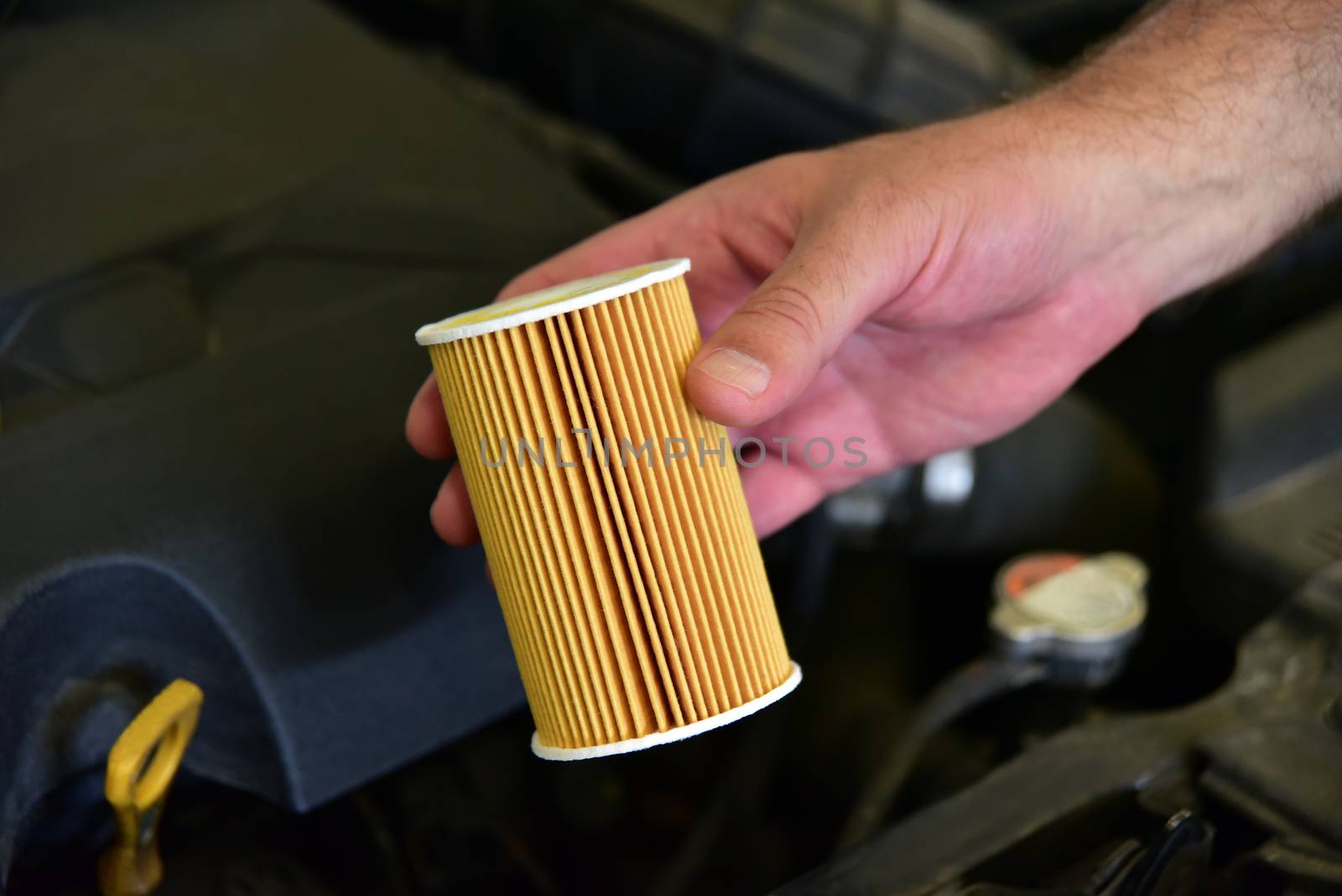 replacement of car oil filter by aselsa