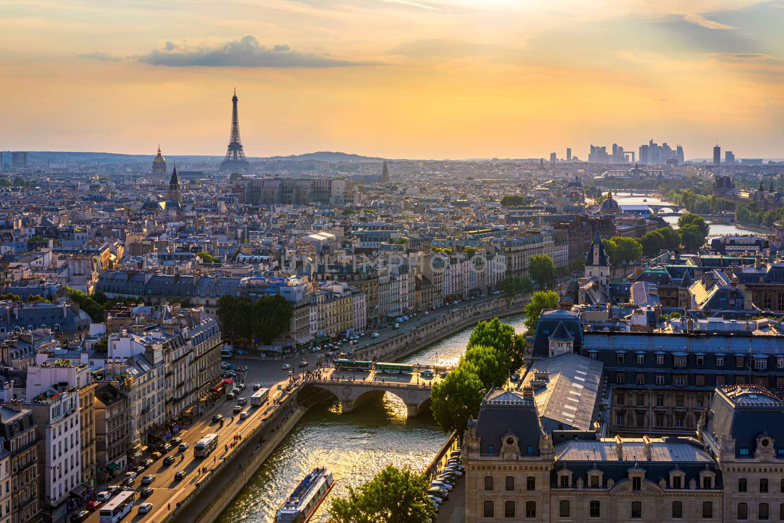 Panoramic aerial view of Paris, Eiffel Tower and La Defense business district. Aerial view of Paris at sunset. Panoramic view of Paris skyline with Eiffel Tower and La Defense. Paris, France. 