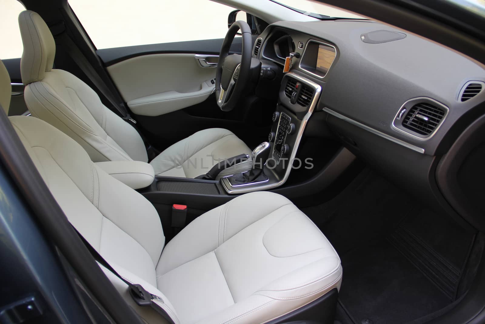 interior luxury passenger car by aselsa
