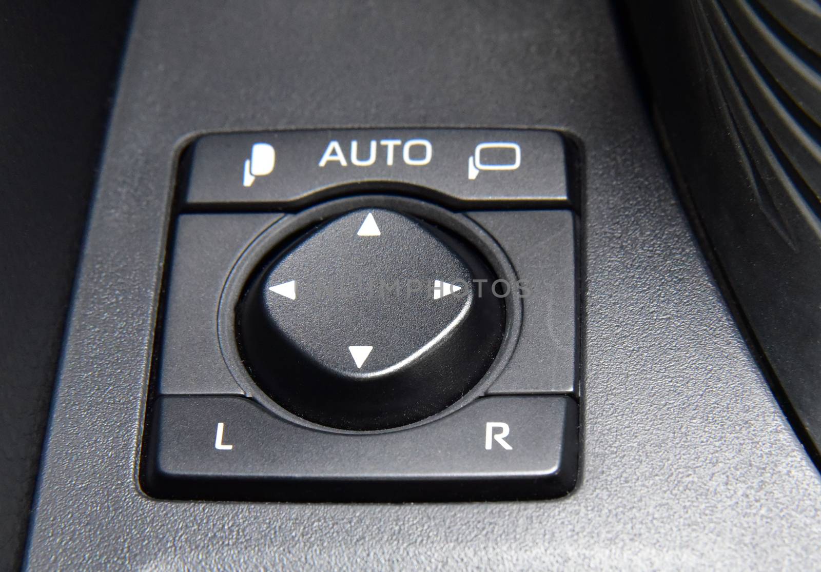 button to control the side mirrors in the passenger car by aselsa