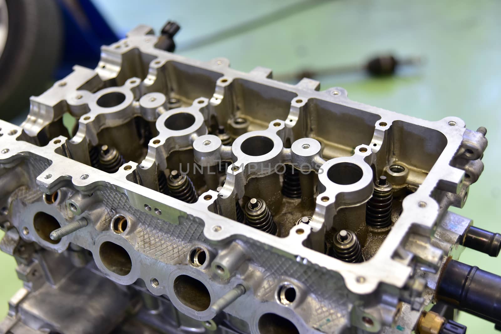 cylinder head with the valves by aselsa